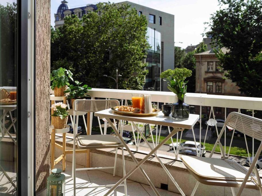 Bright 2Br Apartment - Top Location - City Balcony Bukareszt Zewnętrze zdjęcie