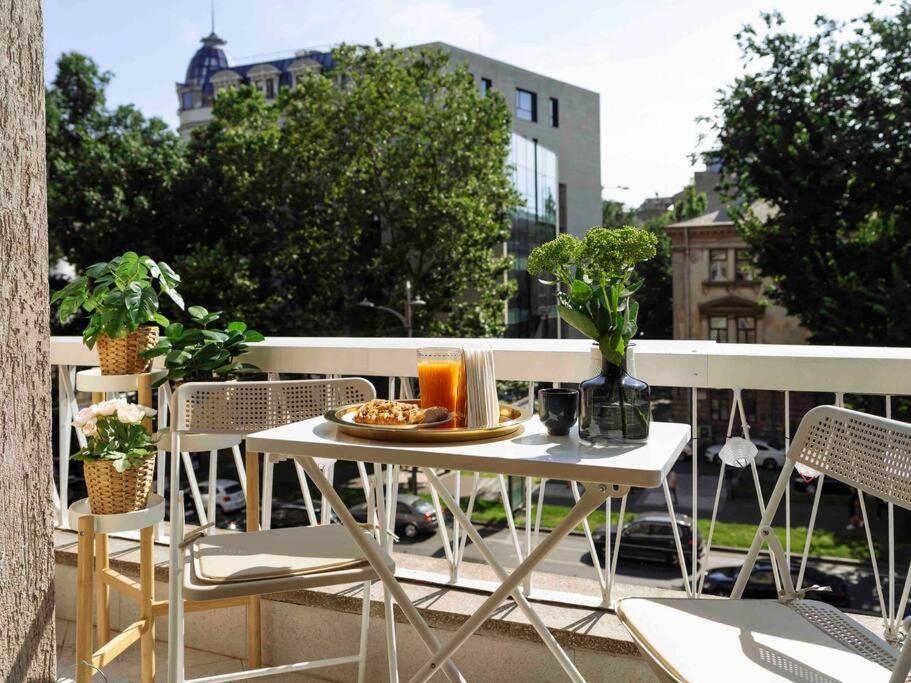 Bright 2Br Apartment - Top Location - City Balcony Bukareszt Zewnętrze zdjęcie